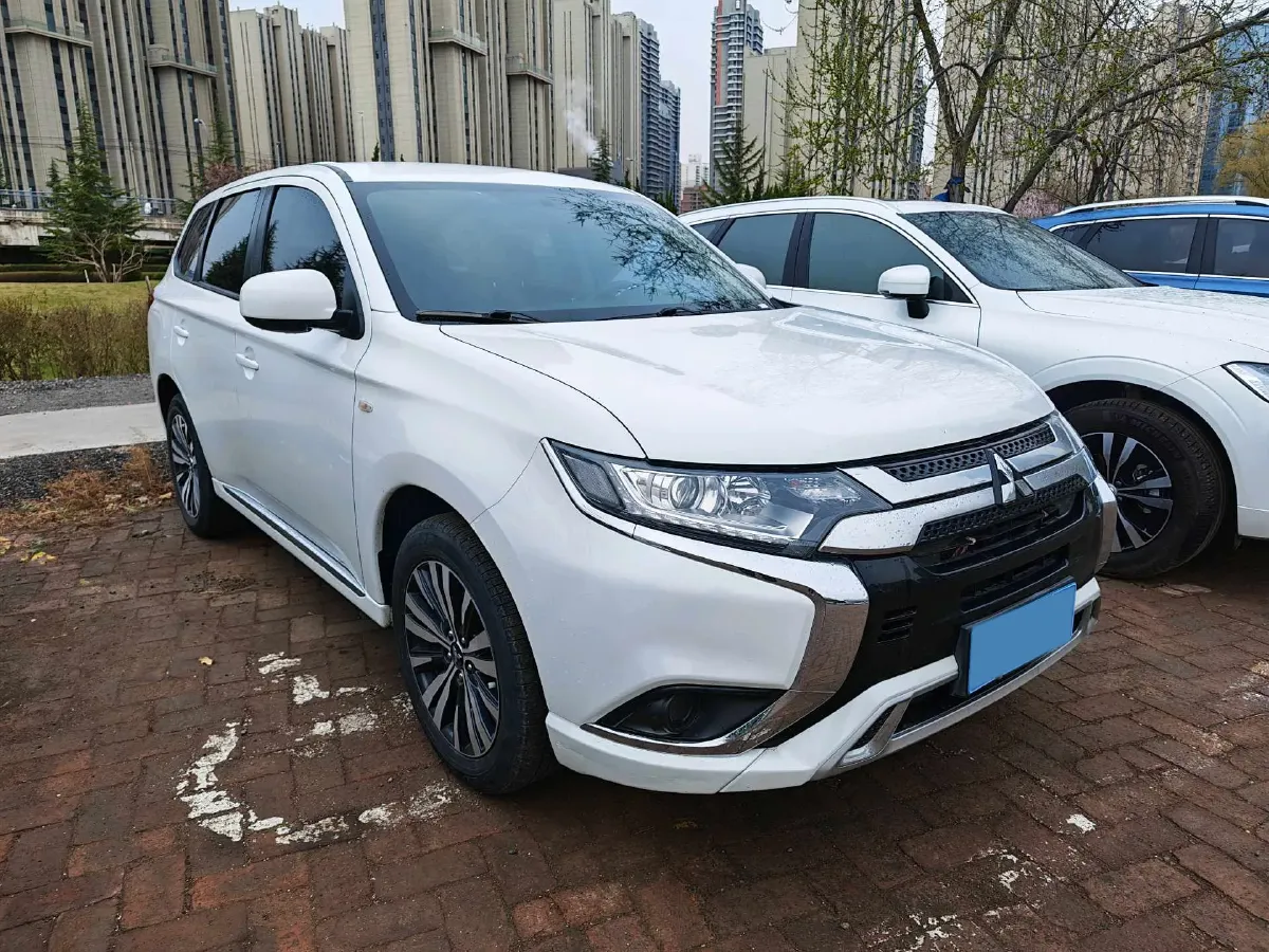 2021 Mitsubishi Outlander 2.0L 166HP L4 CVT,autocango,china used car exporter,china ev exporter,chinese used car exporter,chinese used ev exporter