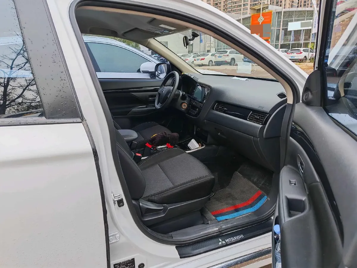 2021 Mitsubishi Outlander 2.0L 166HP L4 CVT,autocango,china used car exporter,china ev exporter,chinese used car exporter,chinese used ev exporter