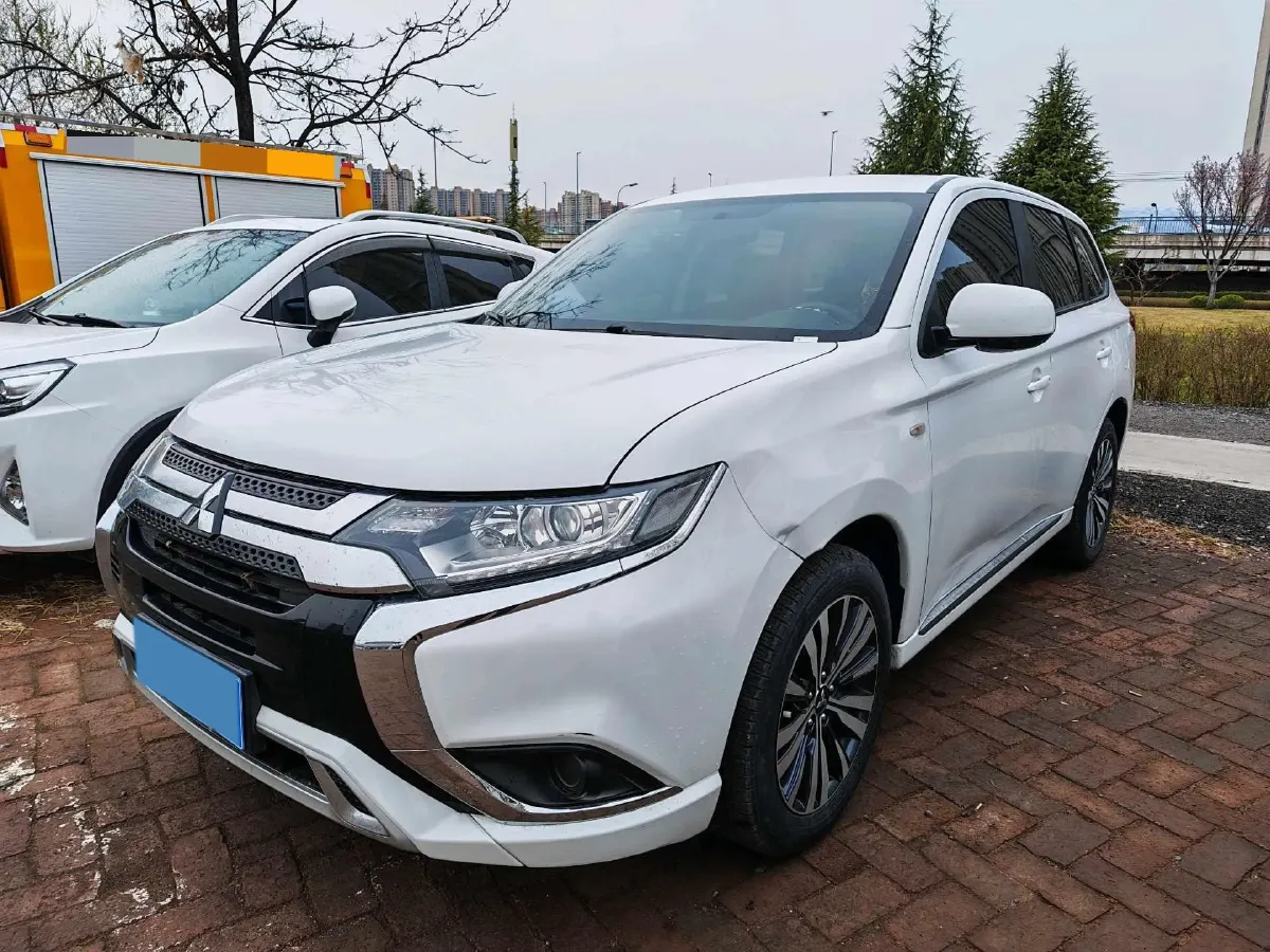 2021 Mitsubishi Outlander 2.0L 166HP L4 CVT,autocango,china used car exporter,china ev exporter,chinese used car exporter,chinese used ev exporter