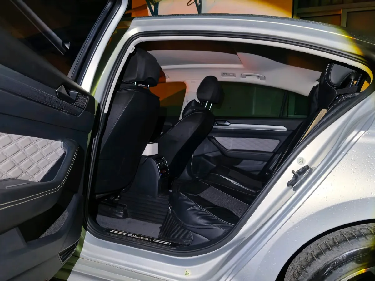 2023 Volkswagen Magotan 2.0T 186HP L4 7DCT,autocango,china used car exporter,china ev exporter,chinese used car exporter,chinese used ev exporter