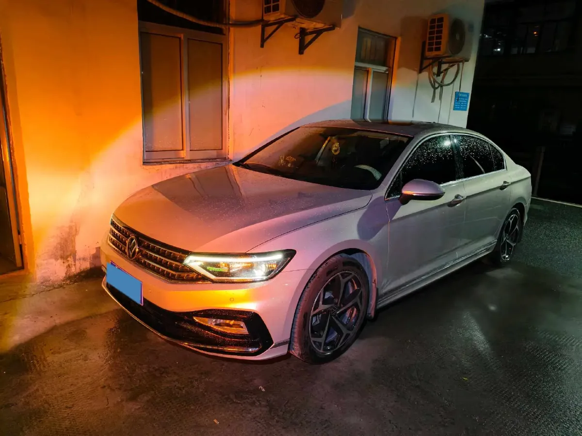 2023 Volkswagen Magotan 2.0T 186HP L4 7DCT,autocango,china used car exporter,china ev exporter,chinese used car exporter,chinese used ev exporter