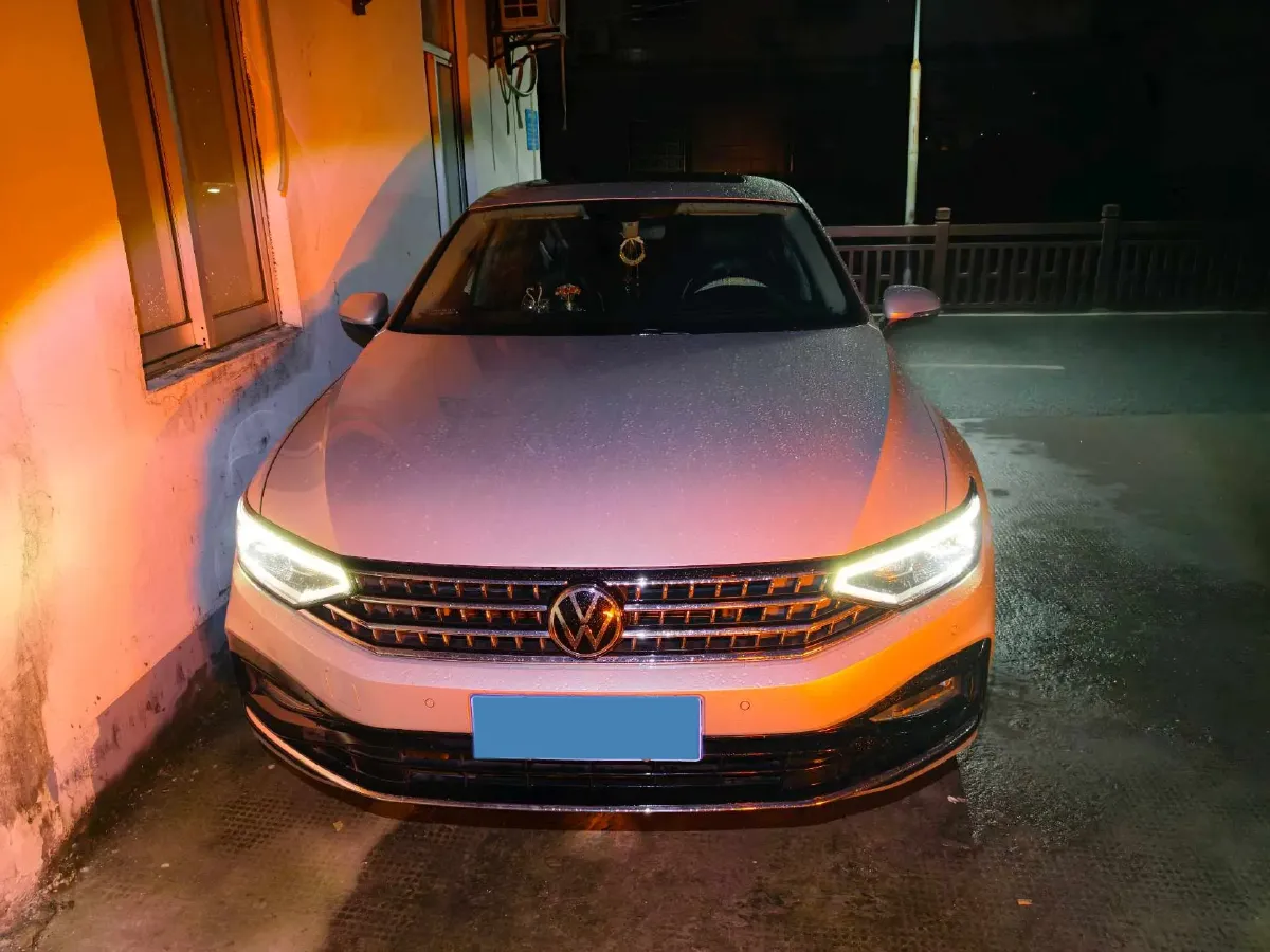 2023 Volkswagen Magotan 2.0T 186HP L4 7DCT,autocango,china used car exporter,china ev exporter,chinese used car exporter,chinese used ev exporter