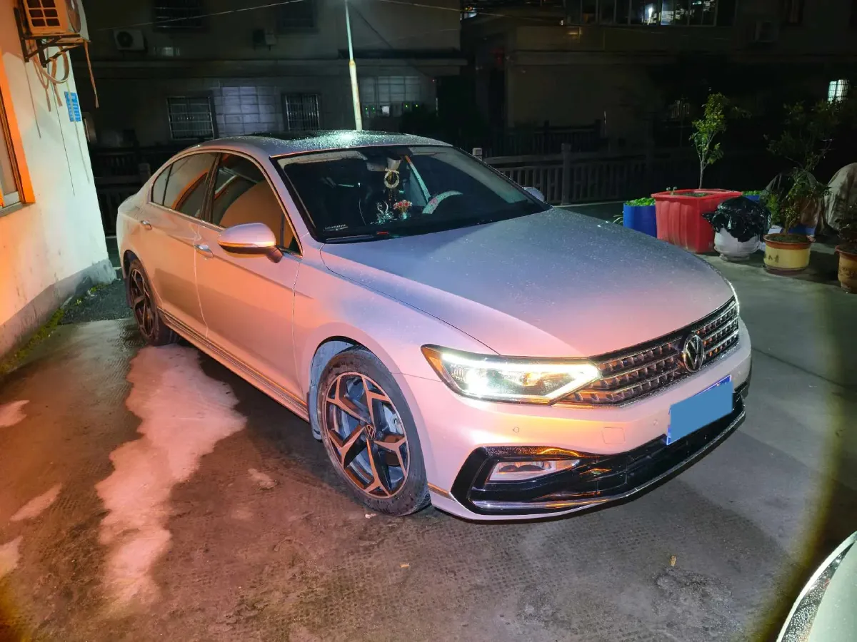 2023 Volkswagen Magotan 2.0T 186HP L4 7DCT,autocango,china used car exporter,china ev exporter,chinese used car exporter,chinese used ev exporter