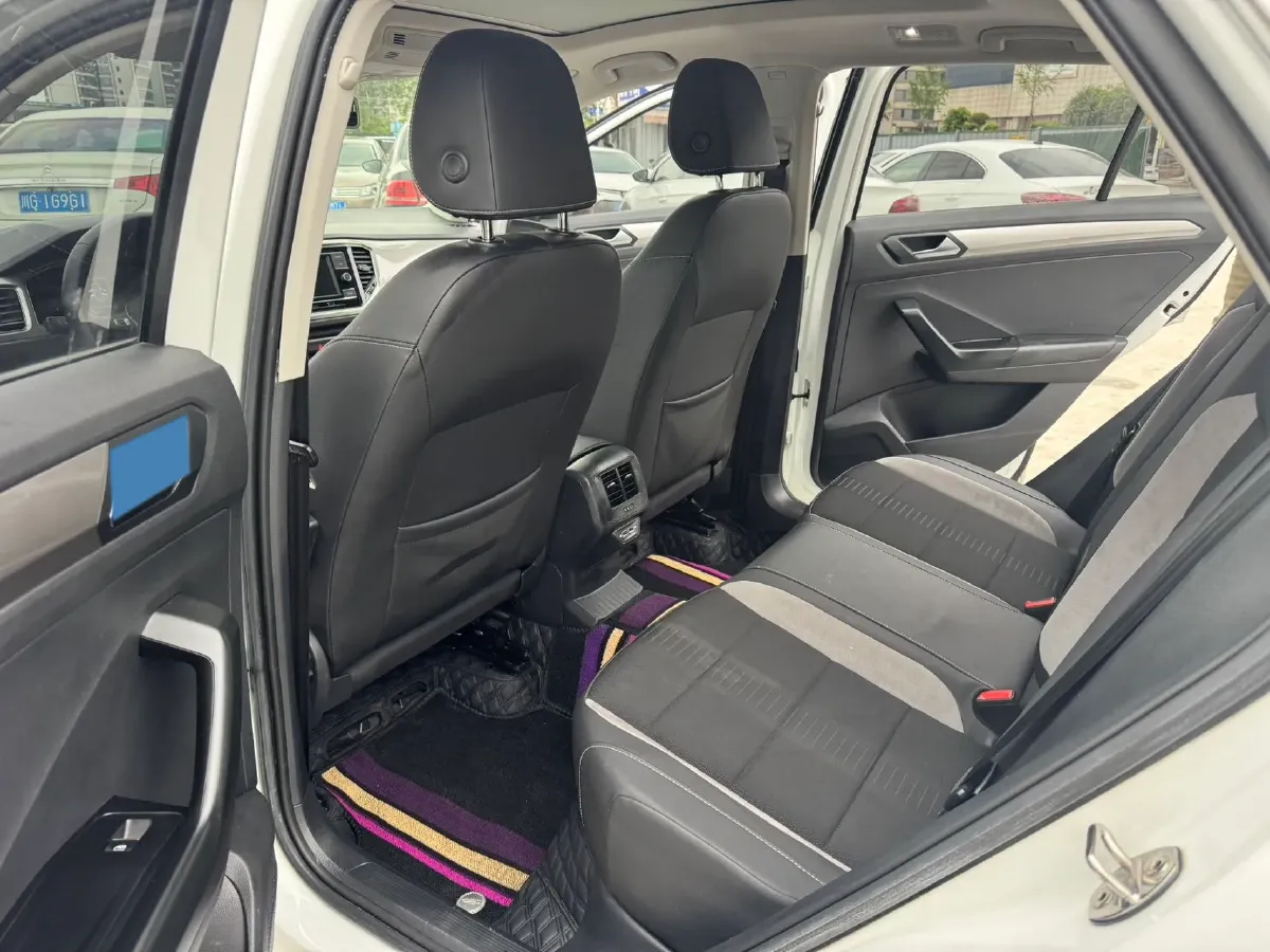 2019 Volkswagen T-Roc 1.4T 131HP L4 7DCT,autocango,china used car exporter,china ev exporter,chinese used car exporter,chinese used ev exporter