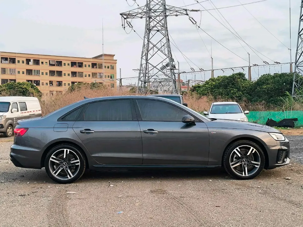 2022 Audi A4L 2.0T 190HP L4 7DCT,autocango,china used car exporter,china ev exporter,chinese used car exporter,chinese used ev exporter