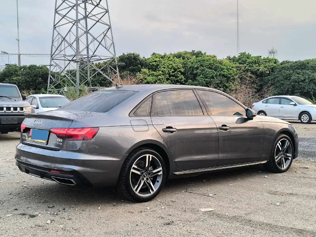 2022 Audi A4L 2.0T 190HP L4 7DCT,autocango,china used car exporter,china ev exporter,chinese used car exporter,chinese used ev exporter