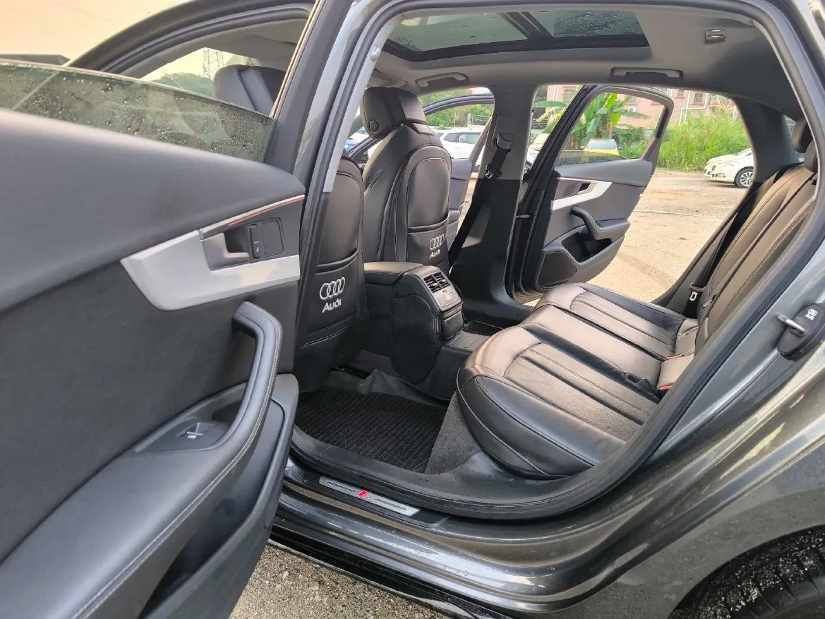 2022 Audi A4L 2.0T 190HP L4 7DCT,autocango,china used car exporter,china ev exporter,chinese used car exporter,chinese used ev exporter