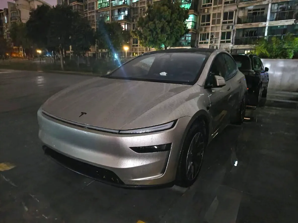 2025 Tesla Model Y BEV 78.4KWH,autocango,china used car exporter,china ev exporter,chinese used car exporter,chinese used ev exporter