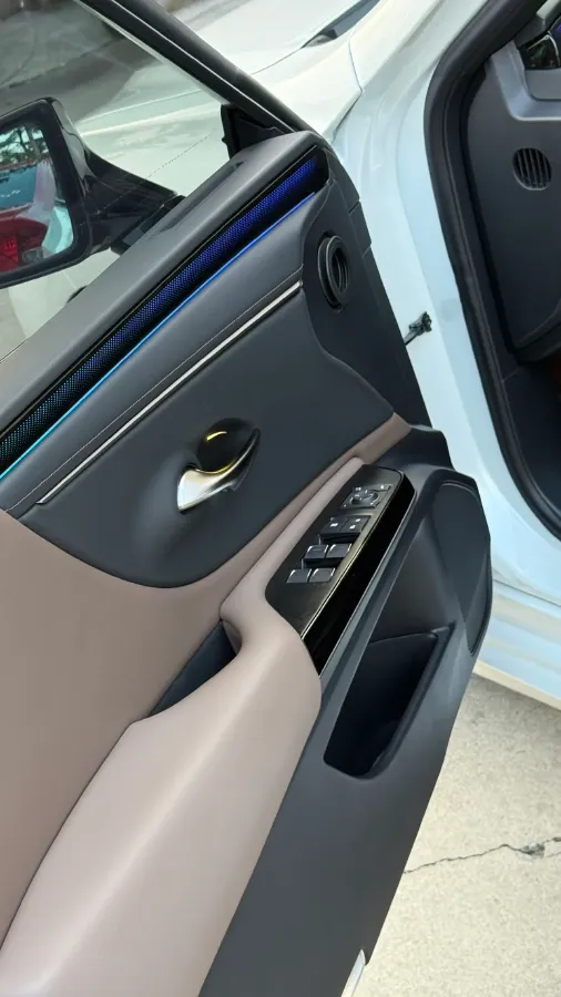 2023 Lexus ES 2.0L 173HP L4 CVT,autocango,china used car exporter,china ev exporter,chinese used car exporter,chinese used ev exporter