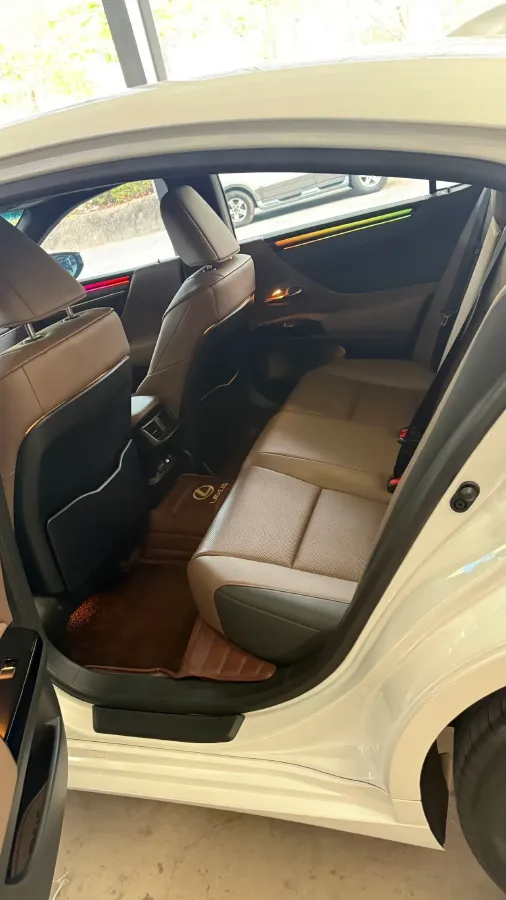 2023 Lexus ES 2.0L 173HP L4 CVT,autocango,china used car exporter,china ev exporter,chinese used car exporter,chinese used ev exporter