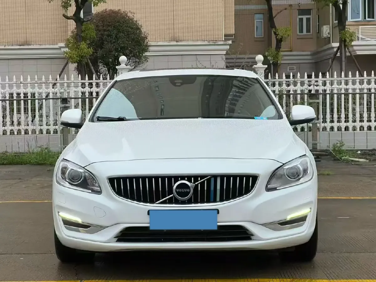 2019 Volvo S60 2.0T 245HP L4 8AT,autocango,china used car exporter,china ev exporter,chinese used car exporter,chinese used ev exporter