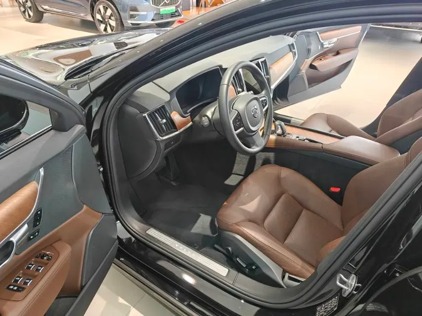 2025 Volvo S90 2.0T 250HP L4 8AT,autocango,china used car exporter,china ev exporter,chinese used car exporter,chinese used ev exporter