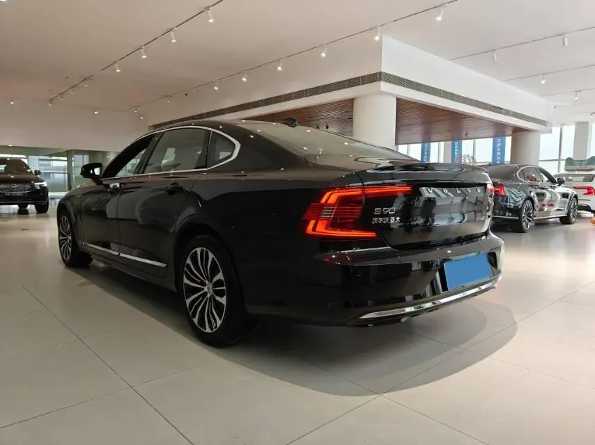 2025 Volvo S90 2.0T 250HP L4 8AT,autocango,china used car exporter,china ev exporter,chinese used car exporter,chinese used ev exporter