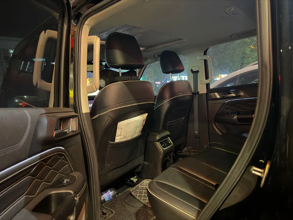 2021 Tank 300 2.0T 227HP L4 8AT,autocango,china used car exporter,china ev exporter,chinese used car exporter,chinese used ev exporter