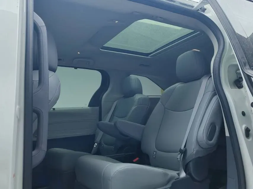 2023 Toyota Granvia 2.5L 189HP L4 E-CVT Hybrid,autocango,china used car exporter,china ev exporter,chinese used car exporter,chinese used ev exporter