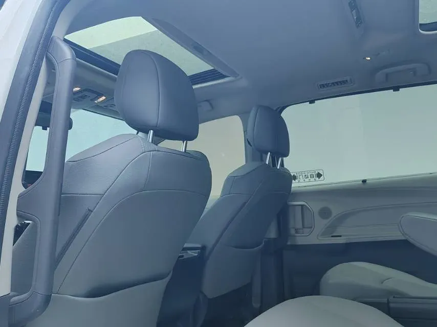 2023 Toyota Granvia 2.5L 189HP L4 E-CVT Hybrid,autocango,china used car exporter,china ev exporter,chinese used car exporter,chinese used ev exporter