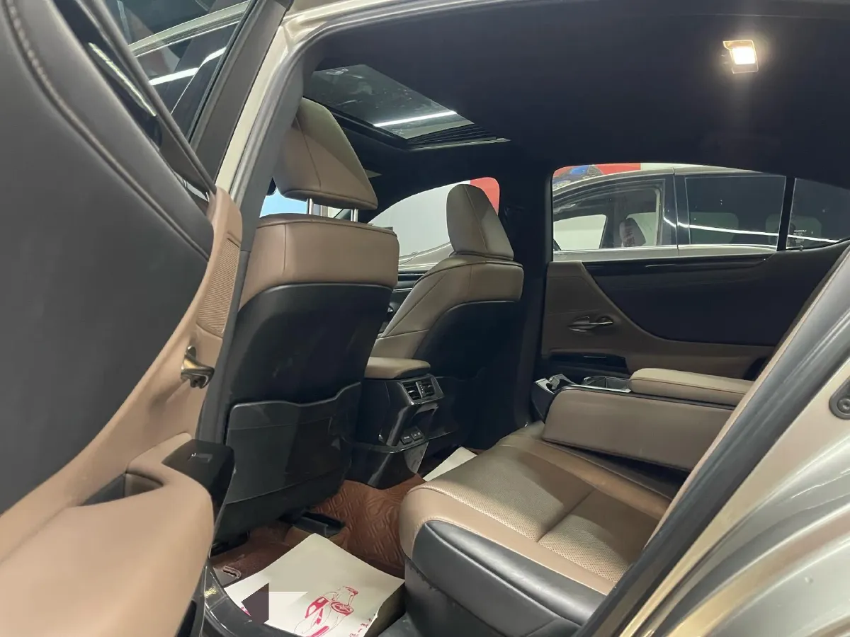 2021 Lexus ES 2.5L 178HP L4 E-CVT Hybrid,autocango,china used car exporter,china ev exporter,chinese used car exporter,chinese used ev exporter