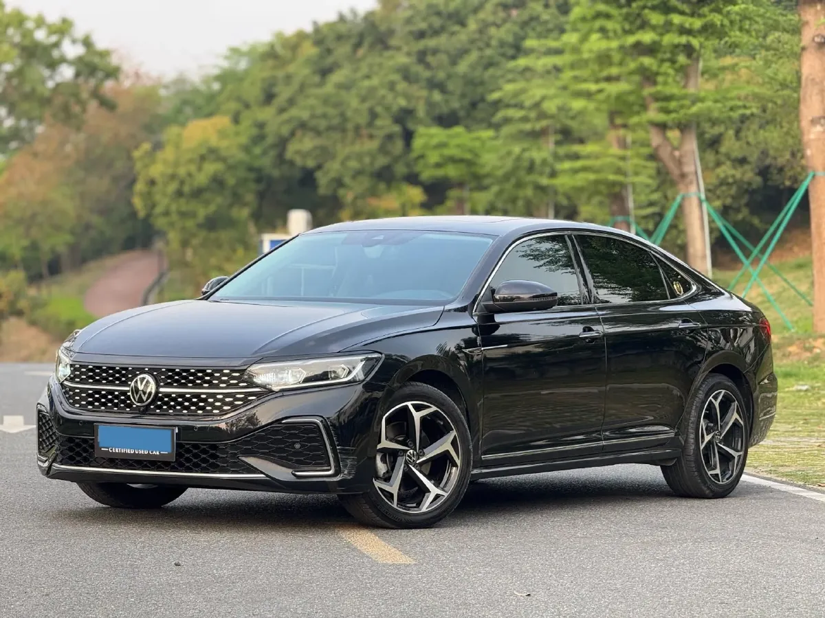 2024 Volkswagen Passat 2.0T 220HP L4 7DCT,autocango,china used car exporter,china ev exporter,chinese used car exporter,chinese used ev exporter