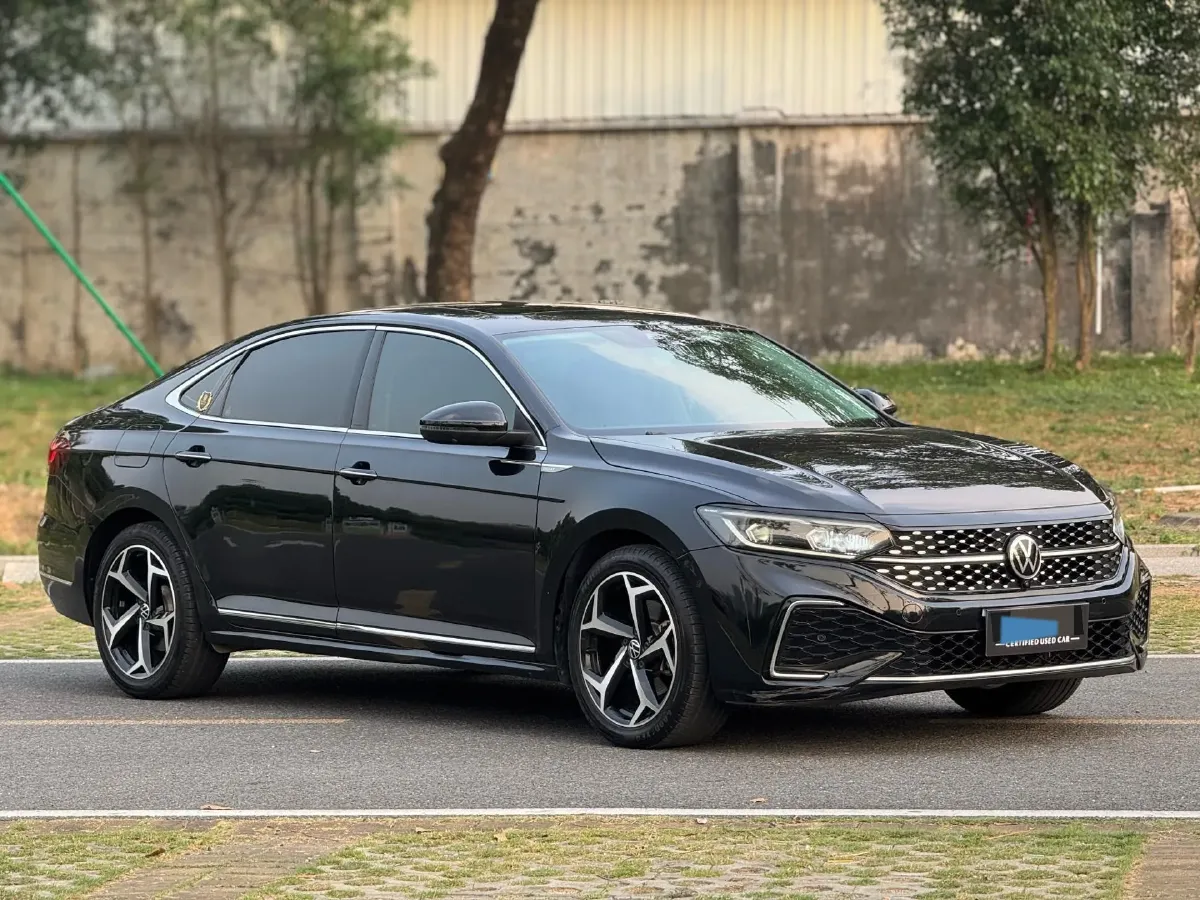 2024 Volkswagen Passat 2.0T 220HP L4 7DCT,autocango,china used car exporter,china ev exporter,chinese used car exporter,chinese used ev exporter