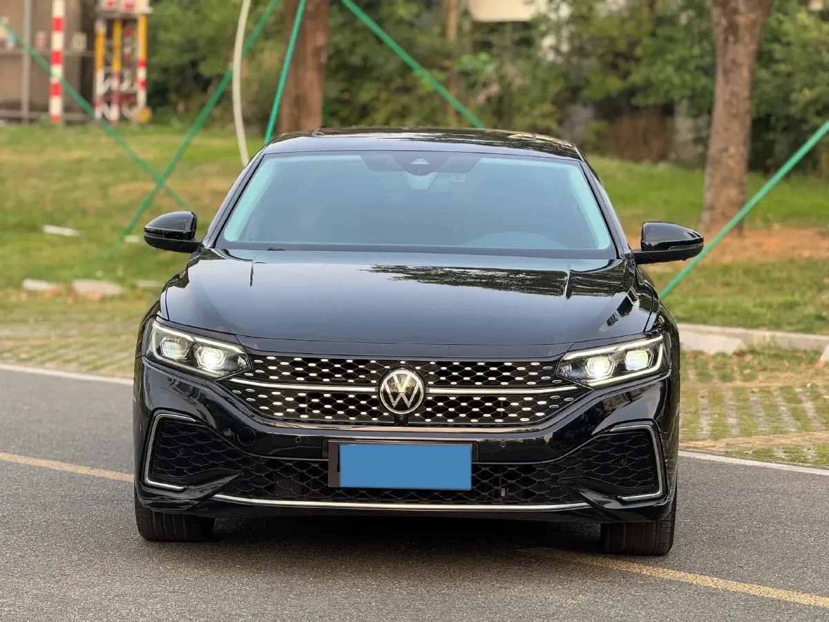 2024 Volkswagen Passat 2.0T 220HP L4 7DCT,autocango,china used car exporter,china ev exporter,chinese used car exporter,chinese used ev exporter