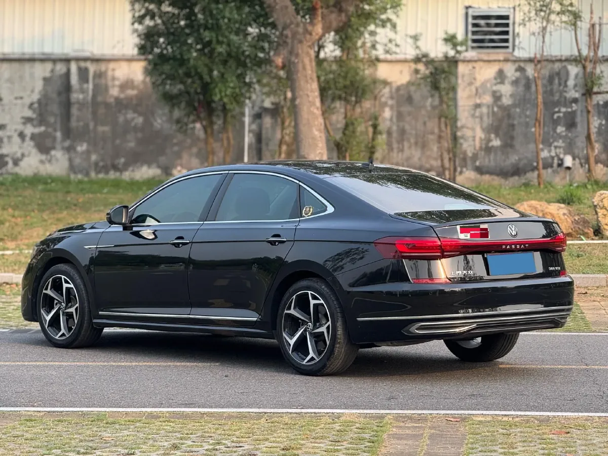 2024 Volkswagen Passat 2.0T 220HP L4 7DCT,autocango,china used car exporter,china ev exporter,chinese used car exporter,chinese used ev exporter