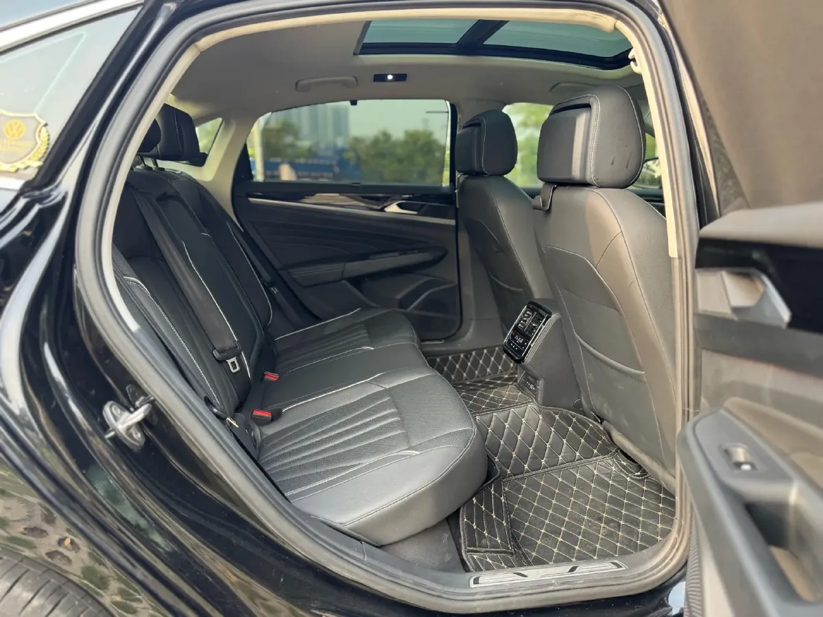 2024 Volkswagen Passat 2.0T 220HP L4 7DCT,autocango,china used car exporter,china ev exporter,chinese used car exporter,chinese used ev exporter