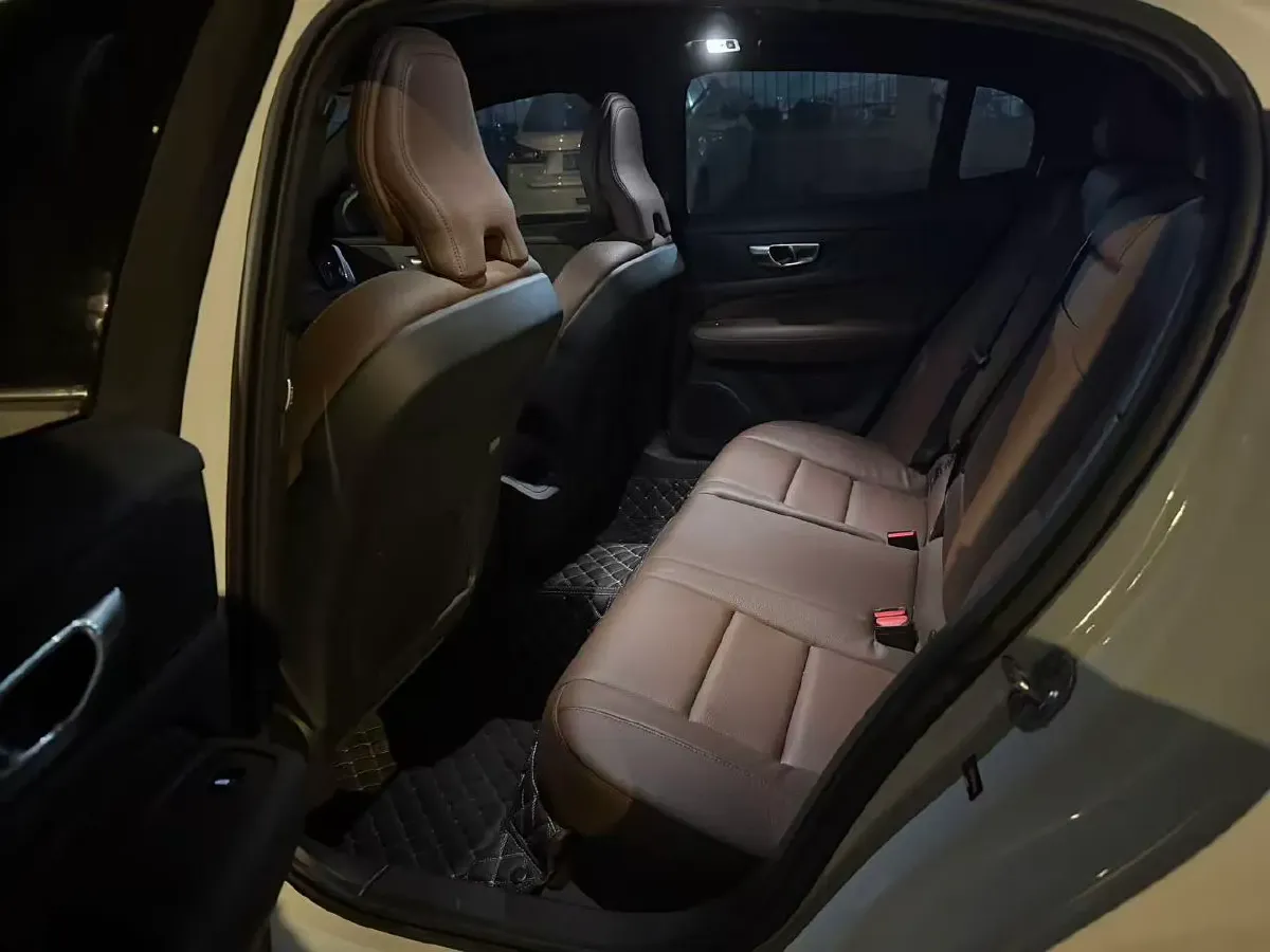 2022 Volvo S60 2.0T 197HP L4 8AT,autocango,china used car exporter,china ev exporter,chinese used car exporter,chinese used ev exporter