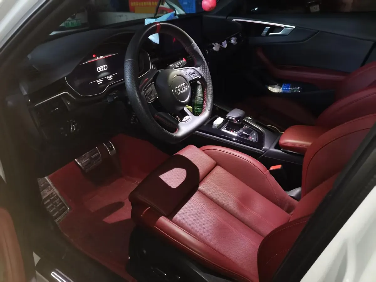 2025 Audi A4L 2.0T 190HP L4 7DCT,autocango,china used car exporter,china ev exporter,chinese used car exporter,chinese used ev exporter