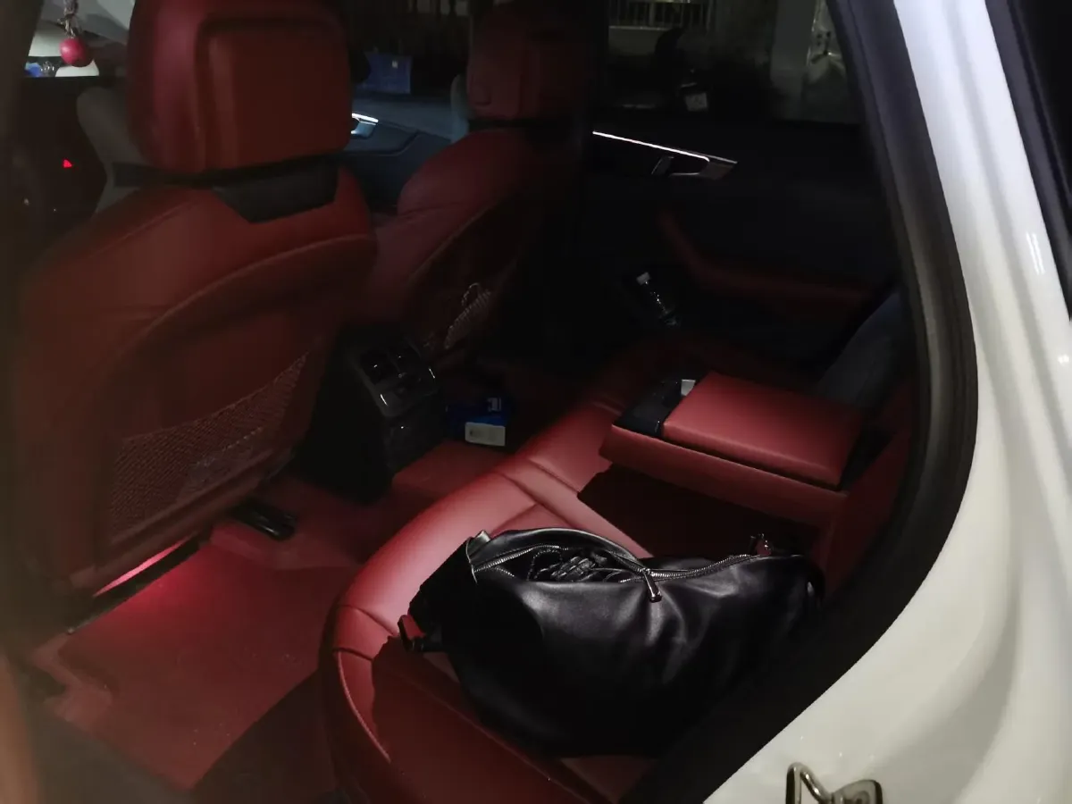 2025 Audi A4L 2.0T 190HP L4 7DCT,autocango,china used car exporter,china ev exporter,chinese used car exporter,chinese used ev exporter