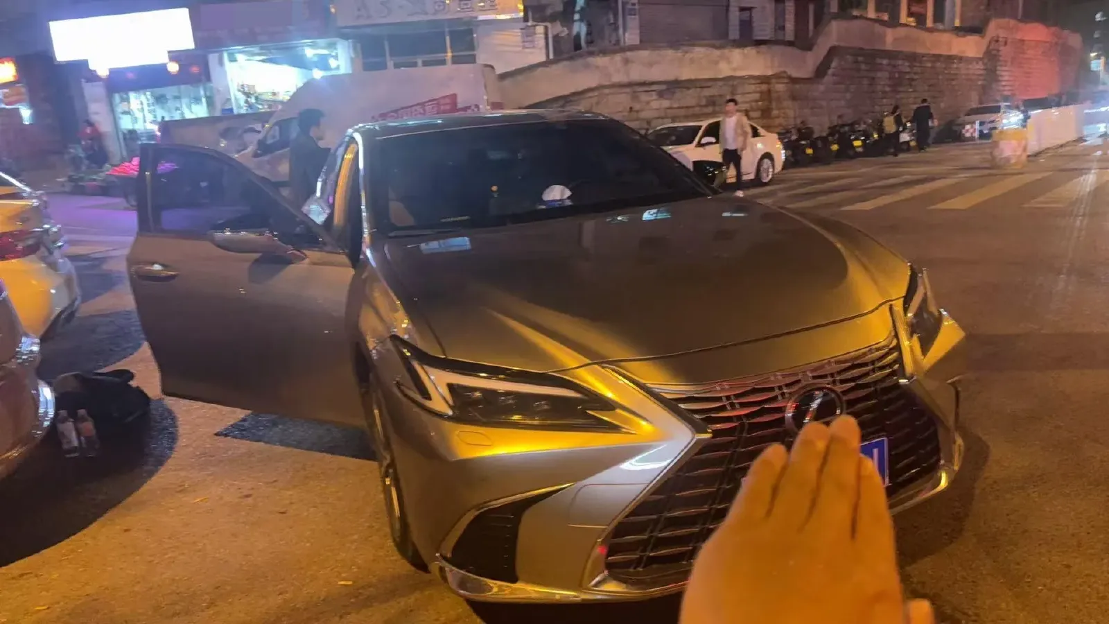 2025 Lexus ES 2.0L 173HP L4 CVT,autocango,china used car exporter,china ev exporter,chinese used car exporter,chinese used ev exporter