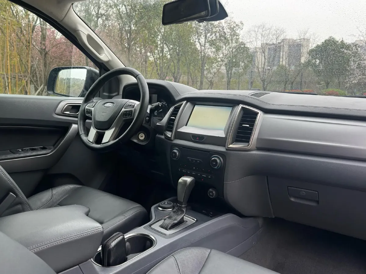 2016 Ford Everest 2.0T 245HP L4 6AT,autocango,china used car exporter,china ev exporter,chinese used car exporter,chinese used ev exporter