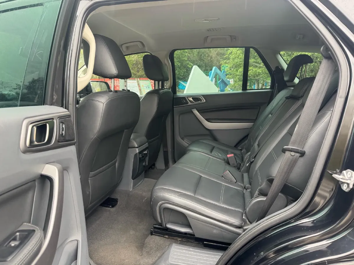 2016 Ford Everest 2.0T 245HP L4 6AT,autocango,china used car exporter,china ev exporter,chinese used car exporter,chinese used ev exporter