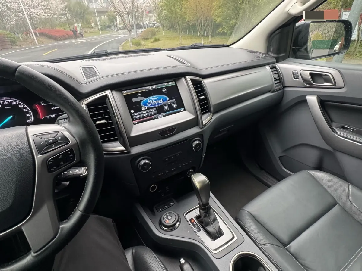 2016 Ford Everest 2.0T 245HP L4 6AT,autocango,china used car exporter,china ev exporter,chinese used car exporter,chinese used ev exporter