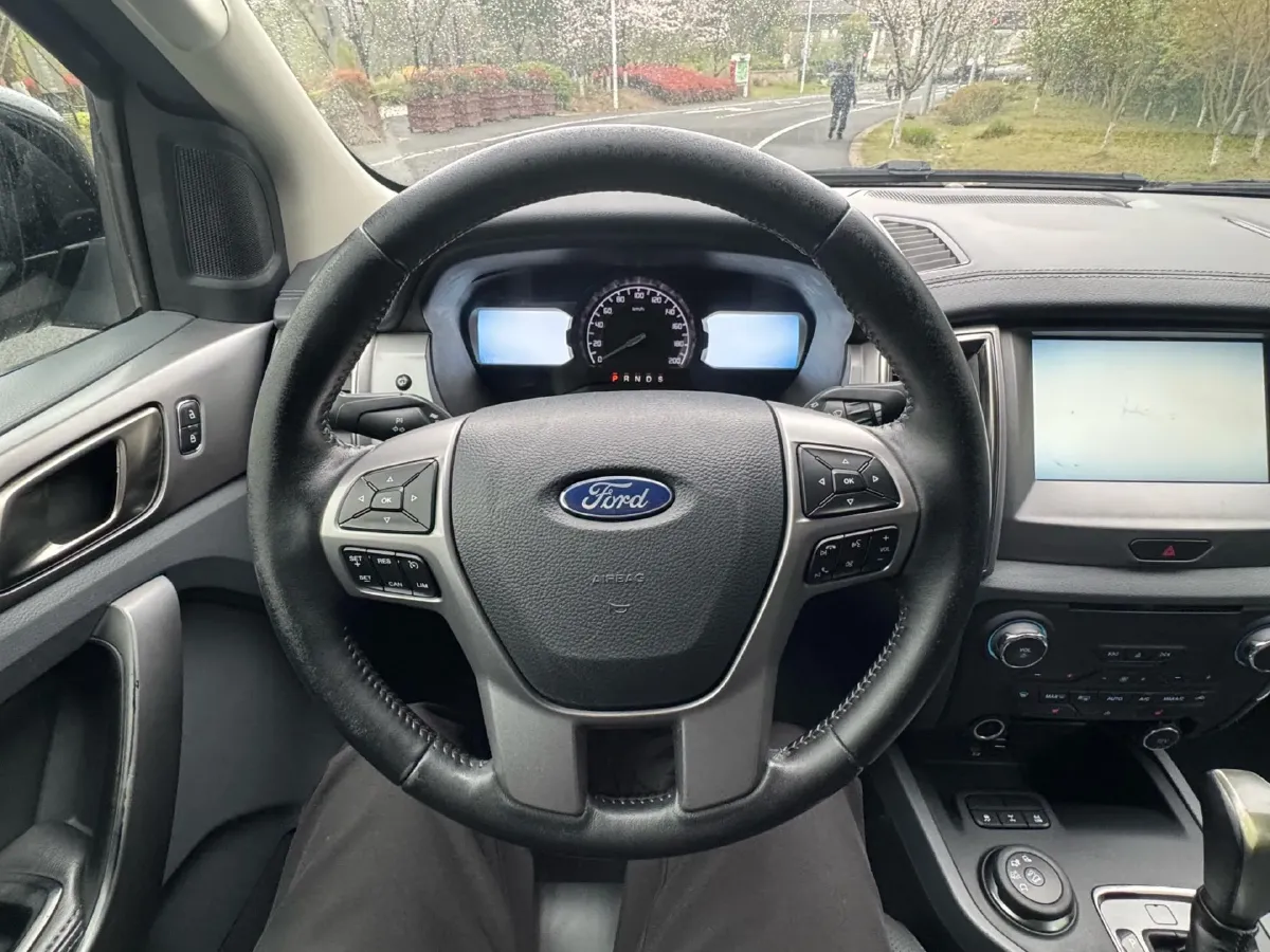 2016 Ford Everest 2.0T 245HP L4 6AT,autocango,china used car exporter,china ev exporter,chinese used car exporter,chinese used ev exporter