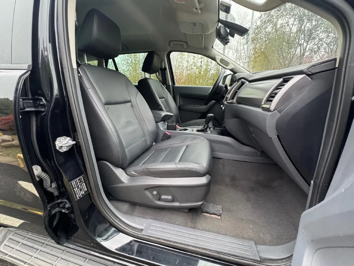 2016 Ford Everest 2.0T 245HP L4 6AT,autocango,china used car exporter,china ev exporter,chinese used car exporter,chinese used ev exporter