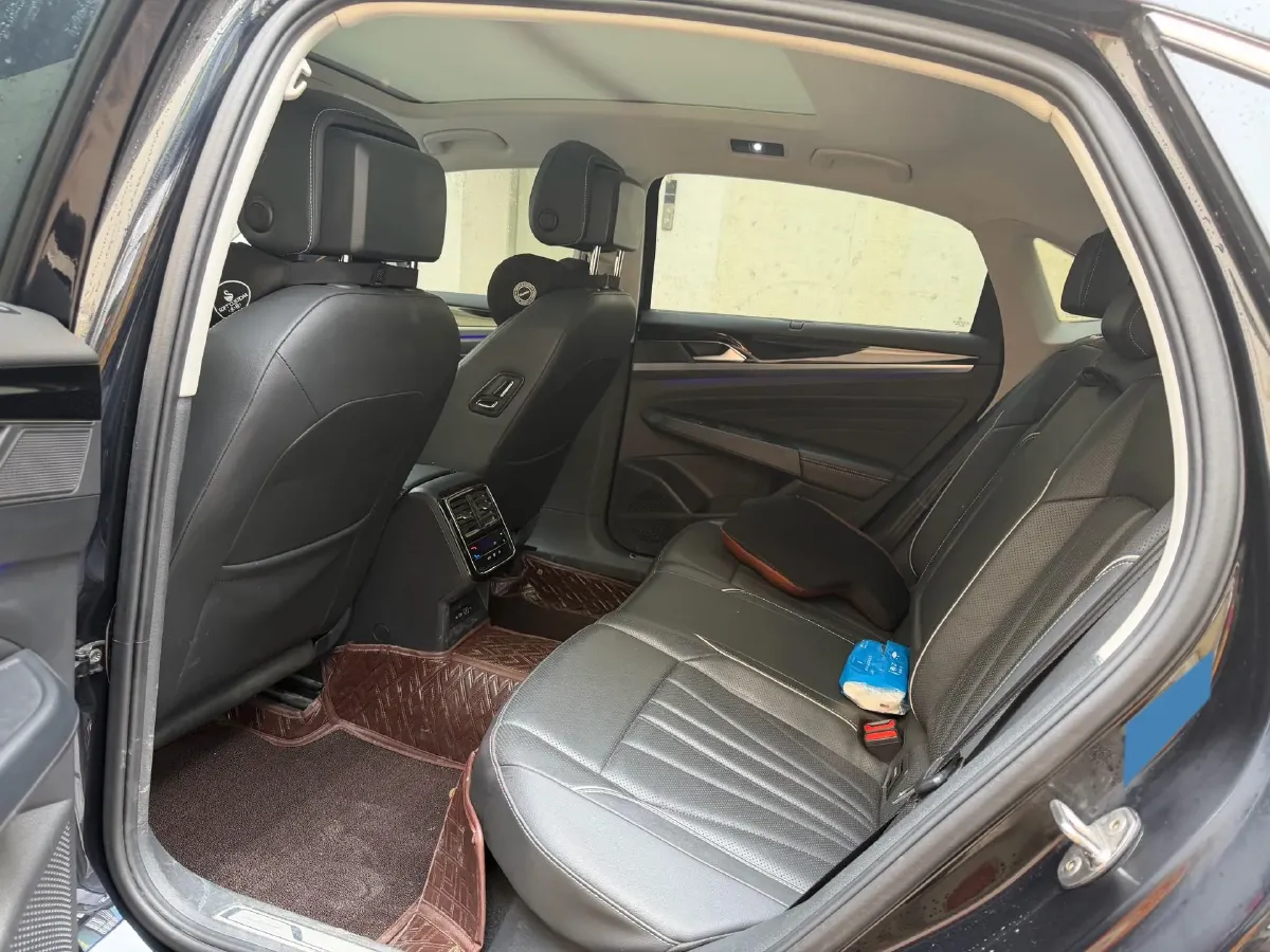 2024 Volkswagen Passat 2.0T 220HP L4 7DCT,autocango,china used car exporter,china ev exporter,chinese used car exporter,chinese used ev exporter