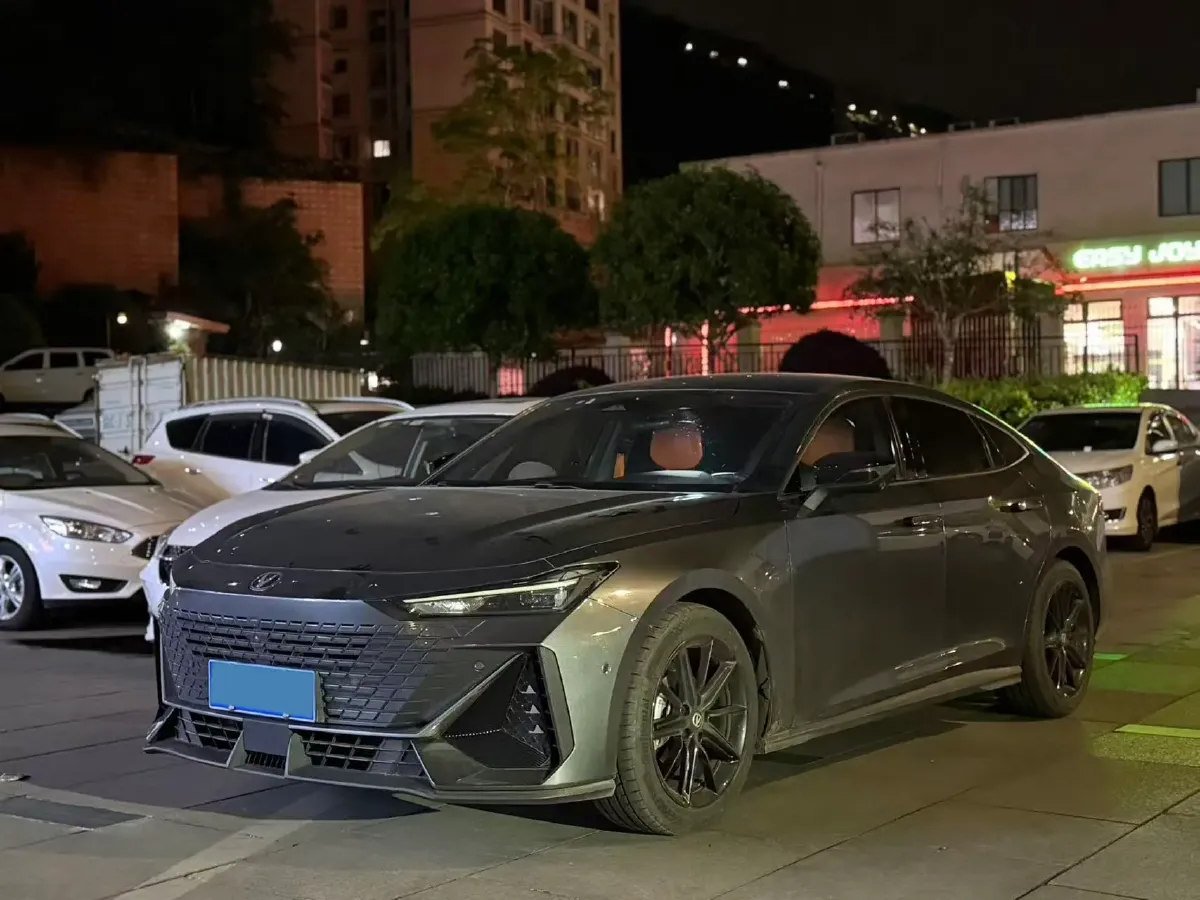 2022 ChangAn UNI-V 1.5T 188HP L4 7DCT,autocango,china used car exporter,china ev exporter,chinese used car exporter,chinese used ev exporter