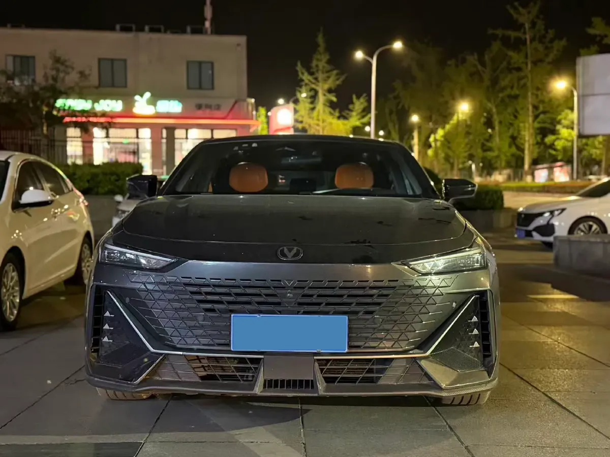 2022 ChangAn UNI-V 1.5T 188HP L4 7DCT,autocango,china used car exporter,china ev exporter,chinese used car exporter,chinese used ev exporter