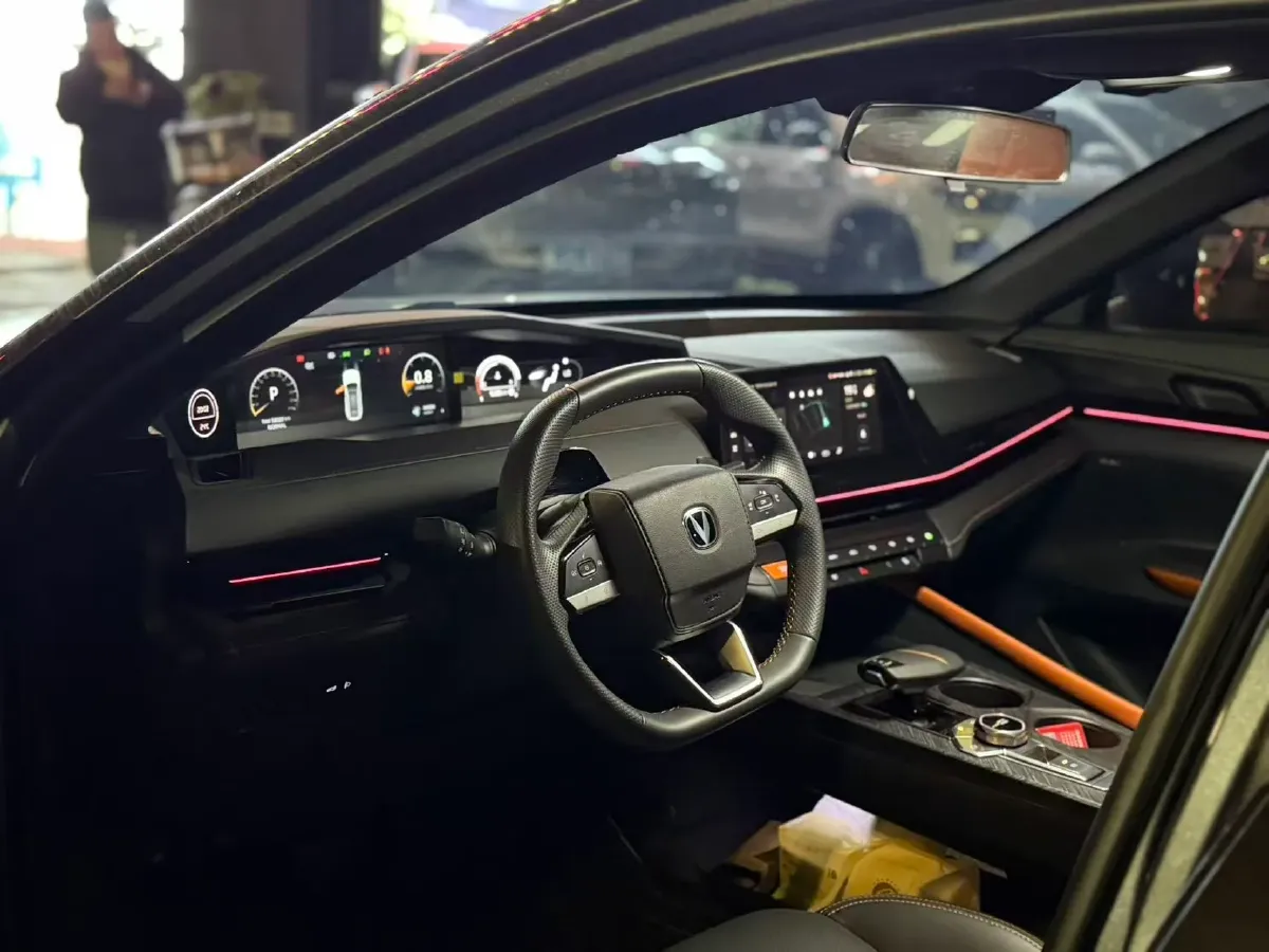 2022 ChangAn UNI-V 1.5T 188HP L4 7DCT,autocango,china used car exporter,china ev exporter,chinese used car exporter,chinese used ev exporter