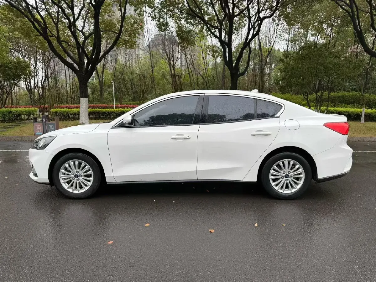 2021 Ford Focus 1.5T 174HP L3 8AT,autocango,china used car exporter,china ev exporter,chinese used car exporter,chinese used ev exporter