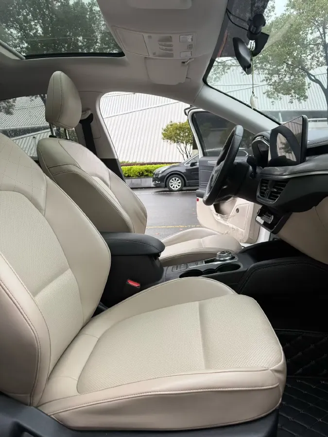 2021 Ford Focus 1.5T 174HP L3 8AT,autocango,china used car exporter,china ev exporter,chinese used car exporter,chinese used ev exporter