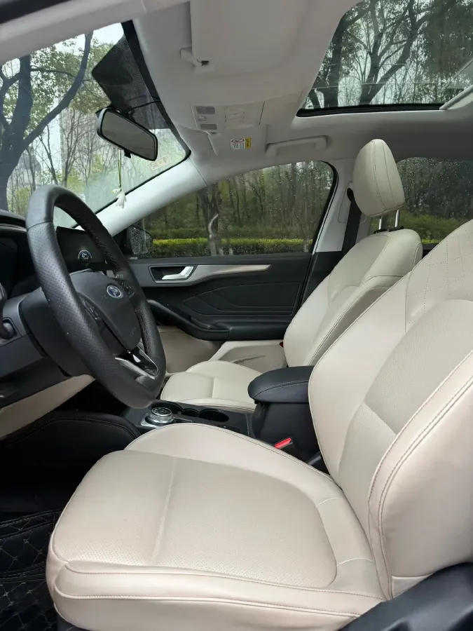 2021 Ford Focus 1.5T 174HP L3 8AT,autocango,china used car exporter,china ev exporter,chinese used car exporter,chinese used ev exporter