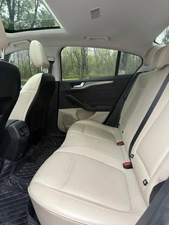 2021 Ford Focus 1.5T 174HP L3 8AT,autocango,china used car exporter,china ev exporter,chinese used car exporter,chinese used ev exporter