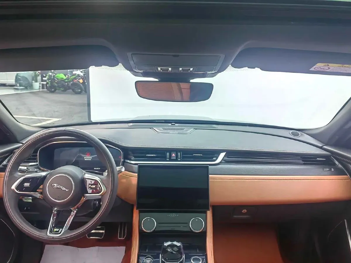 2022 Jaguar XFL 2.0T 300HP L4 8AT,autocango,china used car exporter,china ev exporter,chinese used car exporter,chinese used ev exporter