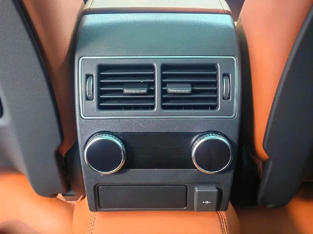 2022 Jaguar XFL 2.0T 300HP L4 8AT,autocango,china used car exporter,china ev exporter,chinese used car exporter,chinese used ev exporter