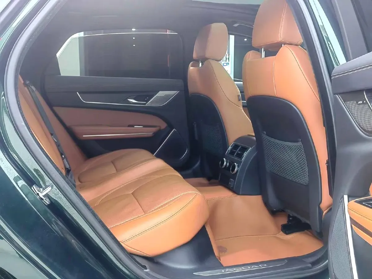 2022 Jaguar XFL 2.0T 300HP L4 8AT,autocango,china used car exporter,china ev exporter,chinese used car exporter,chinese used ev exporter