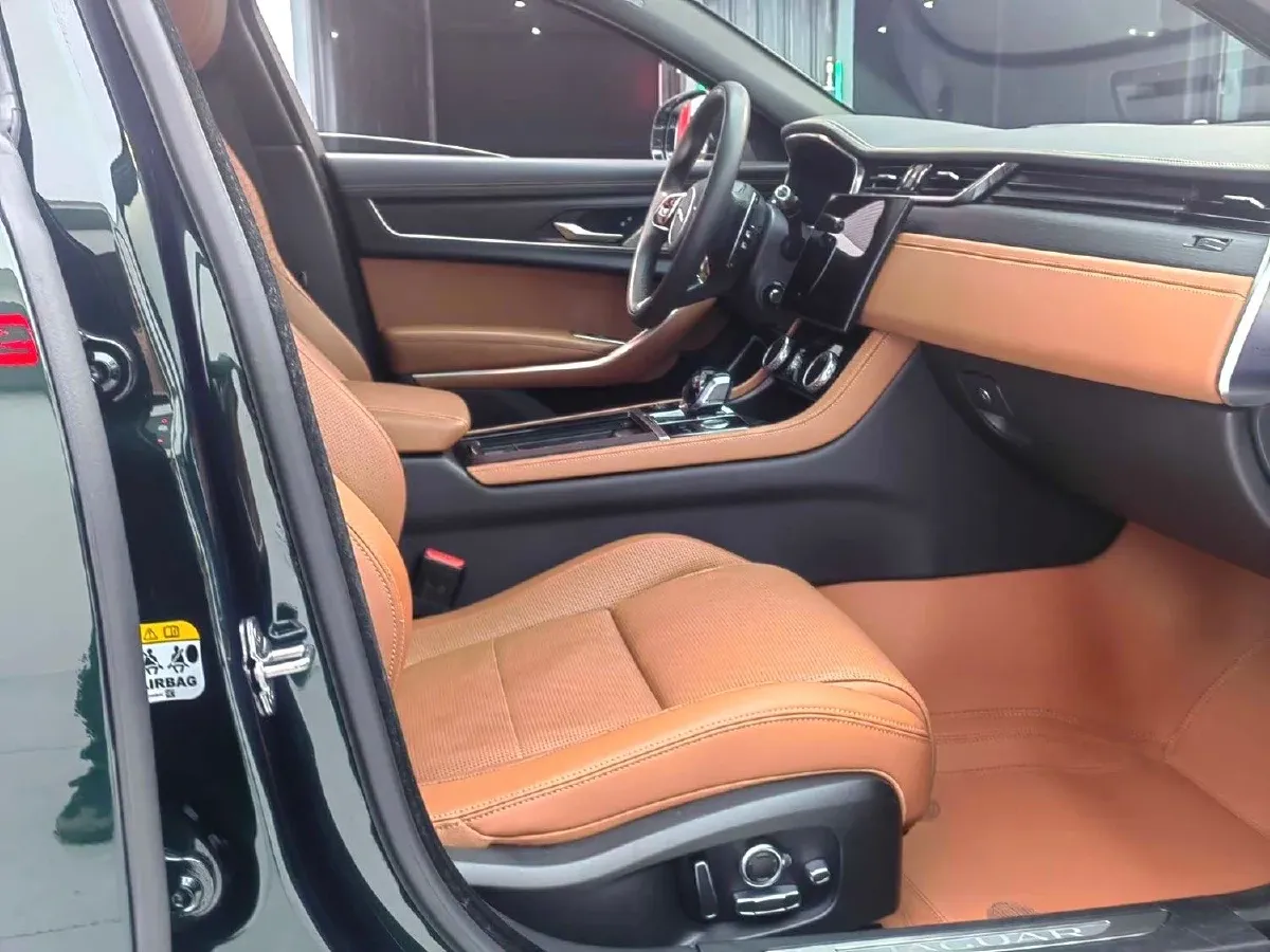 2022 Jaguar XFL 2.0T 300HP L4 8AT,autocango,china used car exporter,china ev exporter,chinese used car exporter,chinese used ev exporter