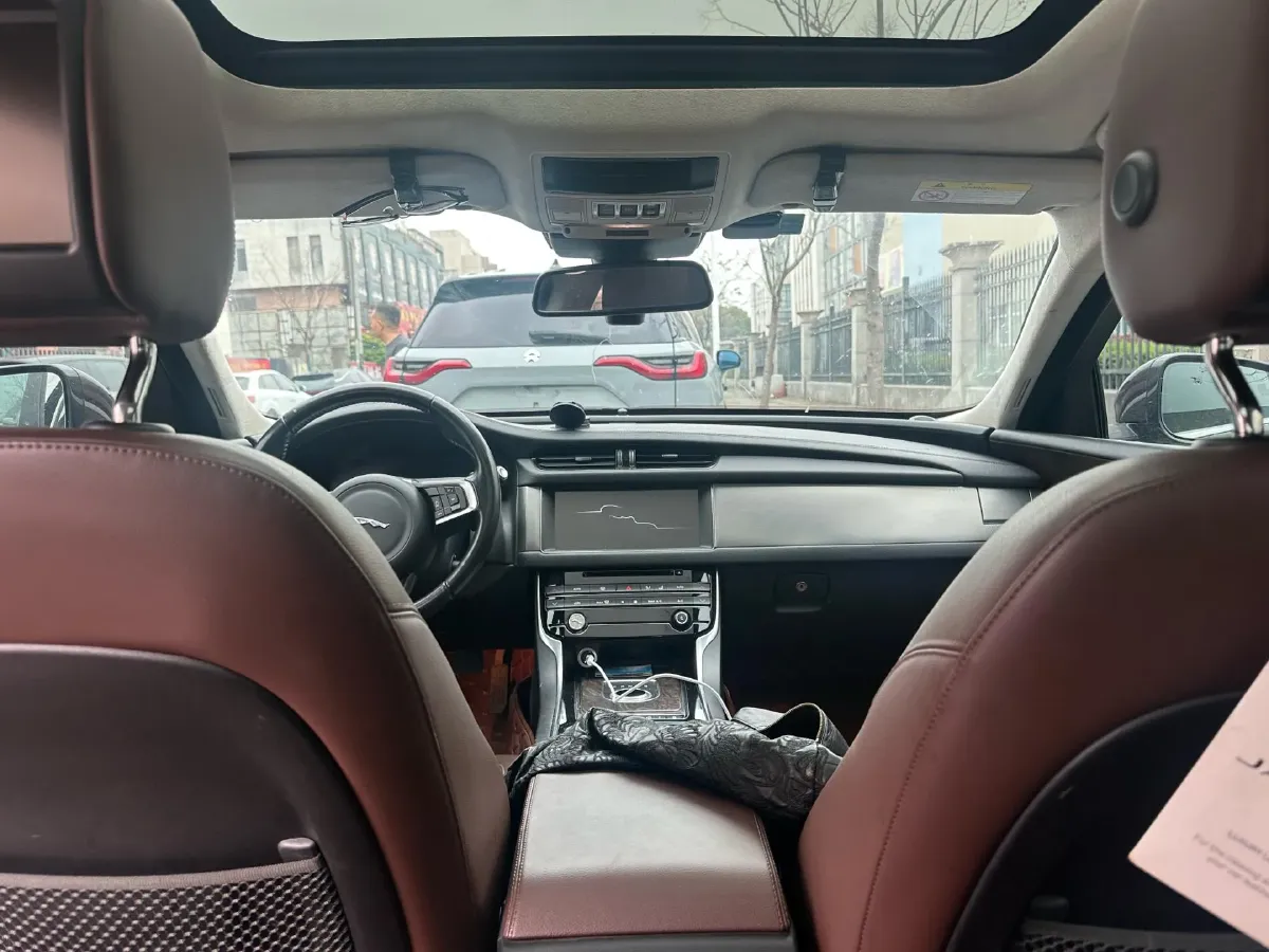 2017 Jaguar XFL 2.0T 240HP L4 8AT,autocango,china used car exporter,china ev exporter,chinese used car exporter,chinese used ev exporter