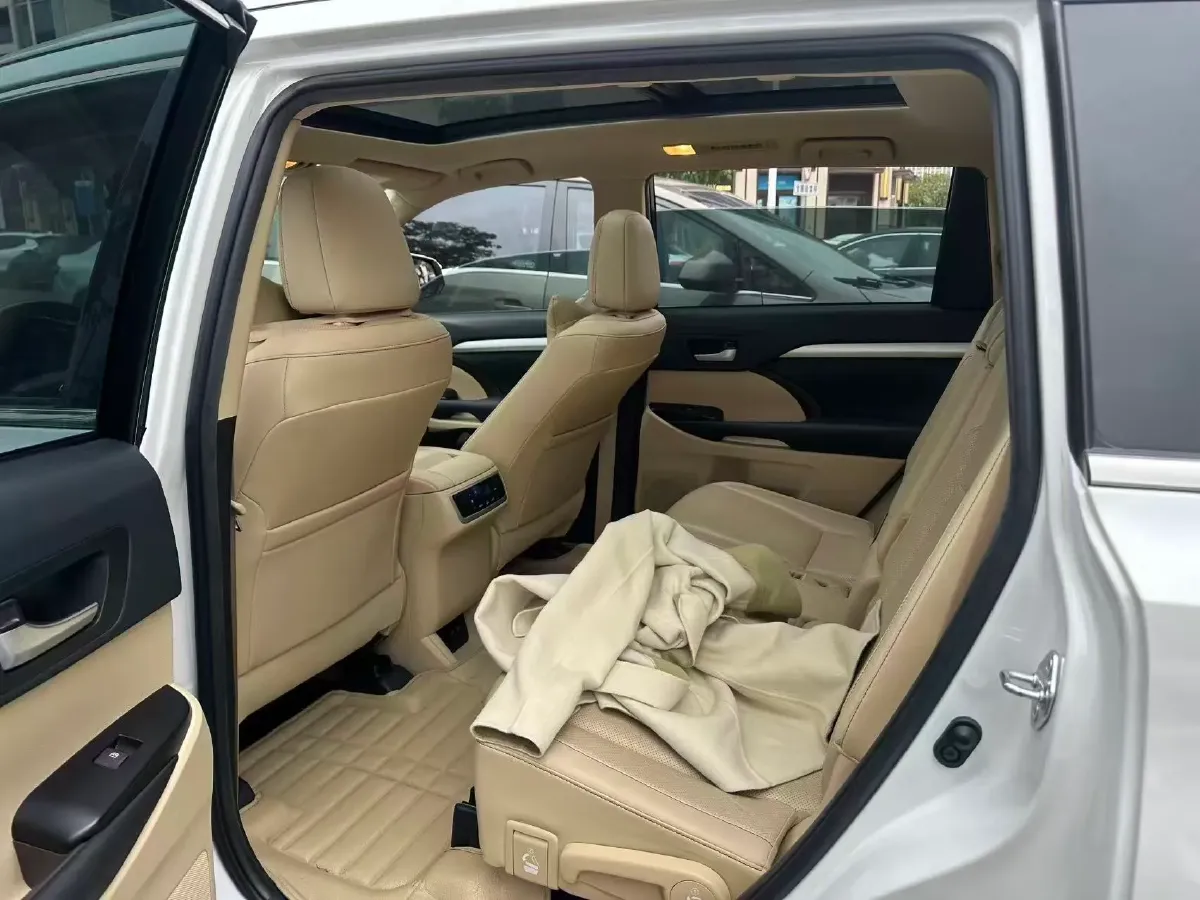 2021 Toyota Highlander 2.0T 220HP L4 6AT,autocango,china used car exporter,china ev exporter,chinese used car exporter,chinese used ev exporter