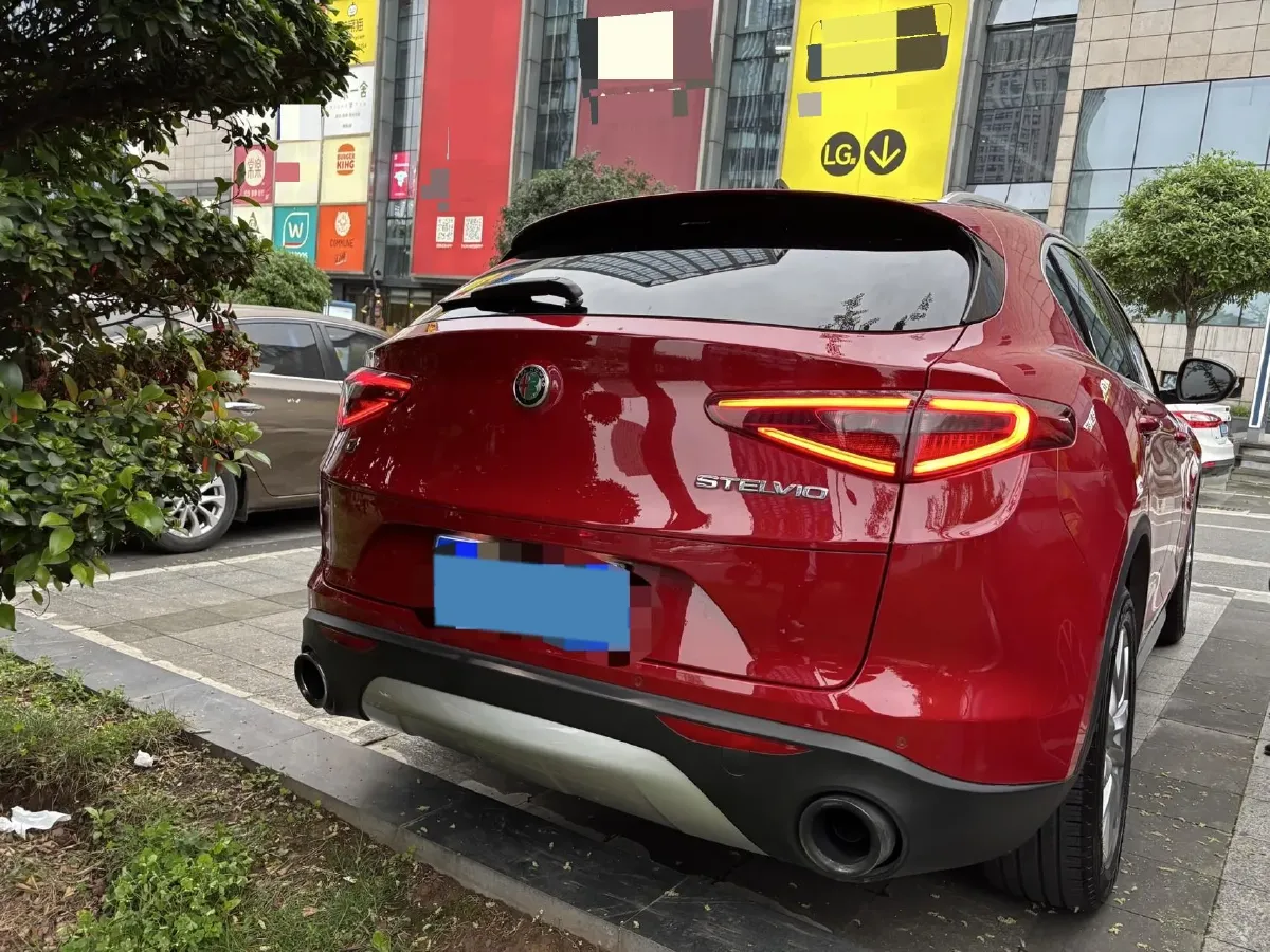 2017 Alfa Romeo Stelvio 2.0T 280HP L4 8AT,autocango,china used car exporter,china ev exporter,chinese used car exporter,chinese used ev exporter